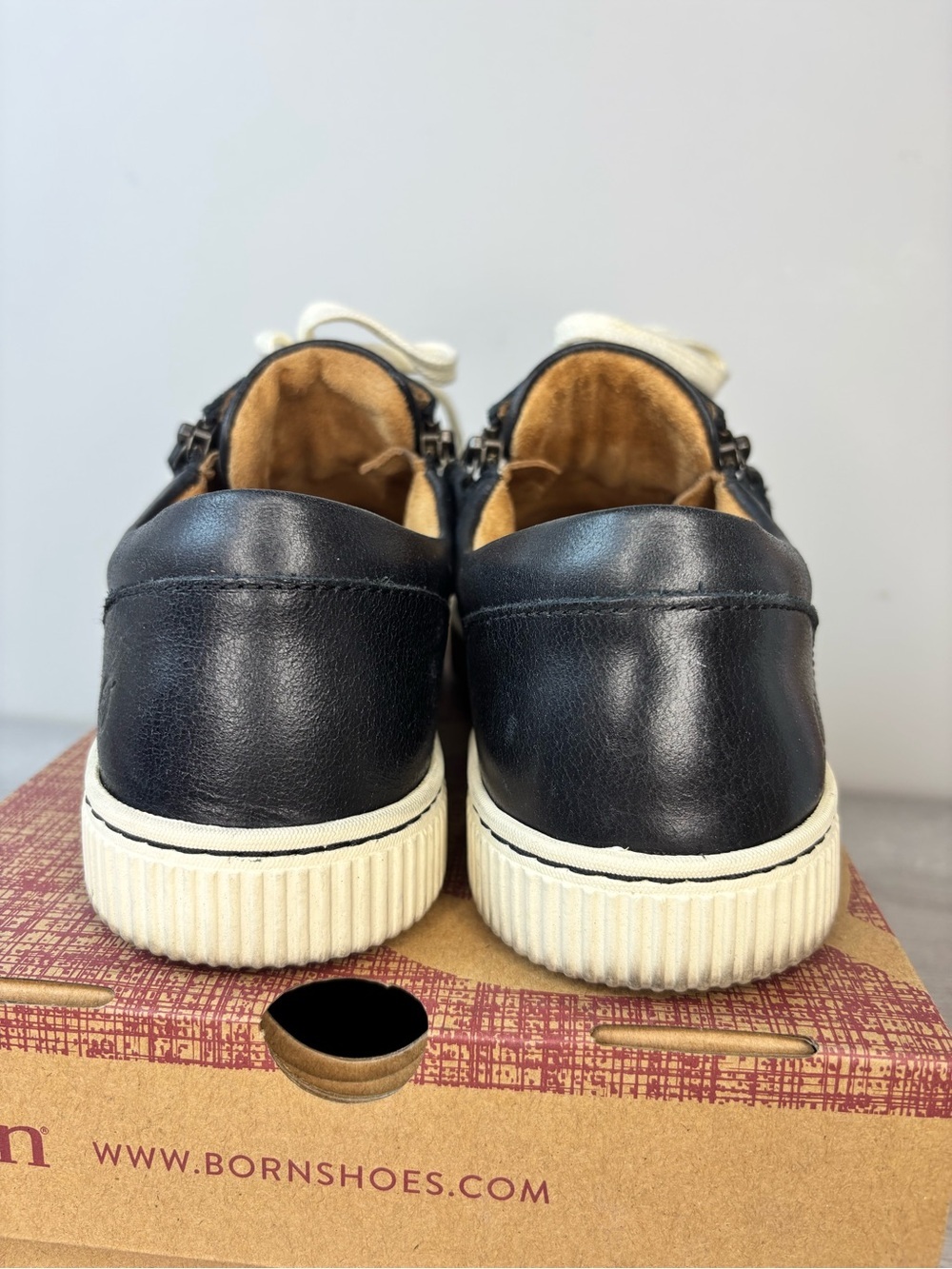 Born Paloma Black Leather Sneakers Size 8.5 Side Zip Lace-Up Comfort Shoes - Picture 3 of 8